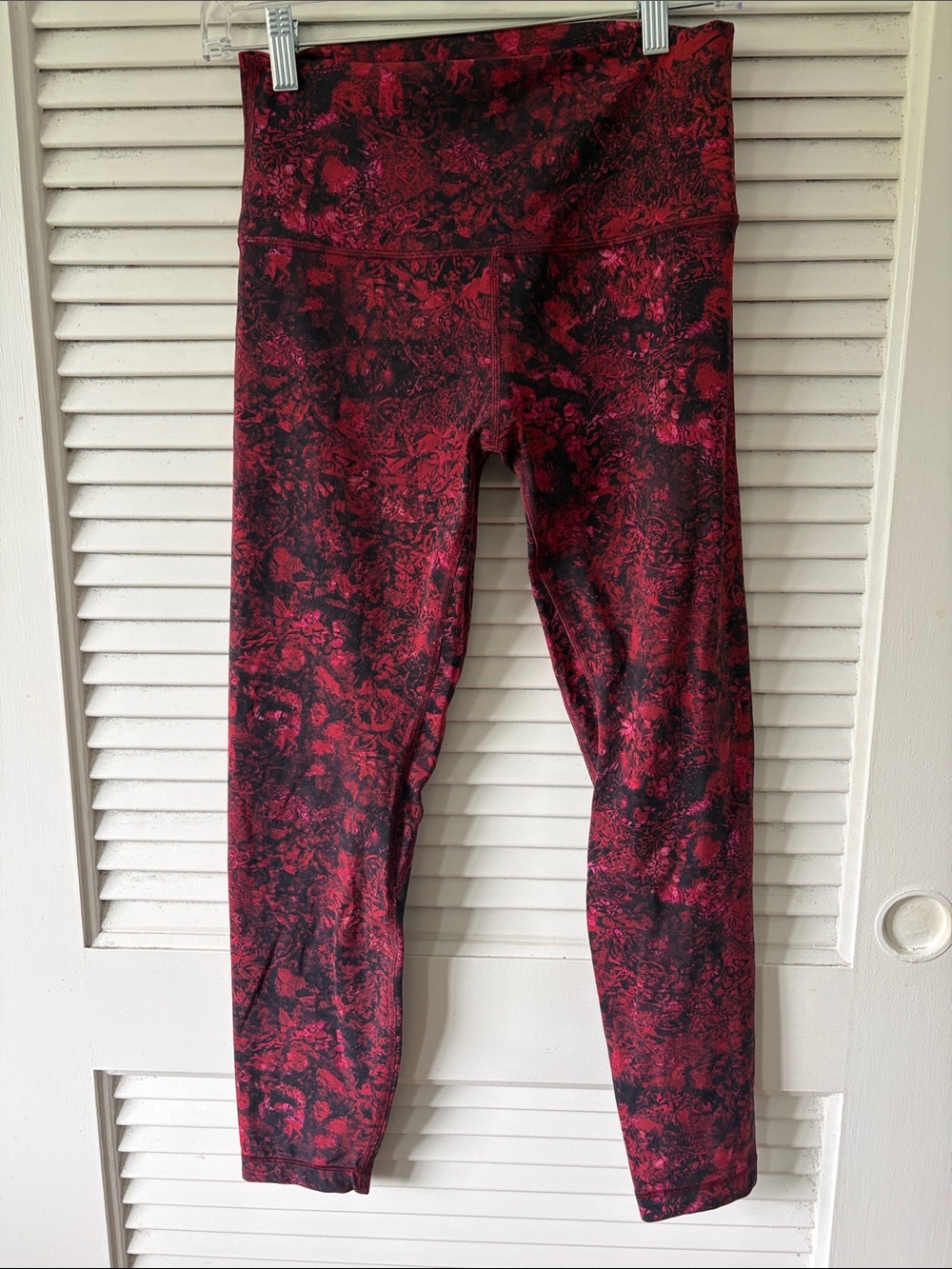 lululemon red and  Black Printed Align /nulu High-Waist Leggings 26” inseam